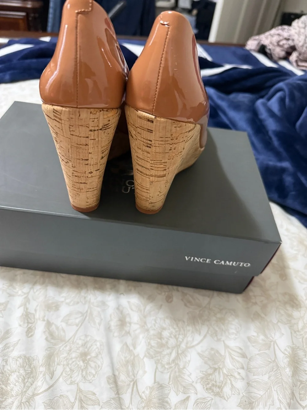 Vince Camuto glossy patent